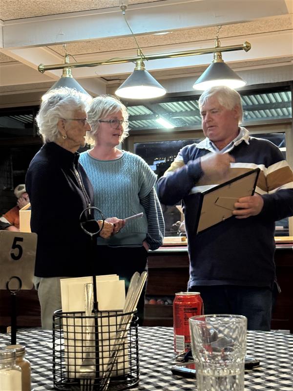 The award was presented to Ray&rsquo;s wife Jenny by ex-captain Dave Gordon